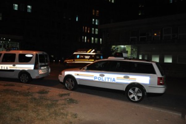 Spulberat de un BMW: un poliţist de la Rutieră are coloana făcută praf